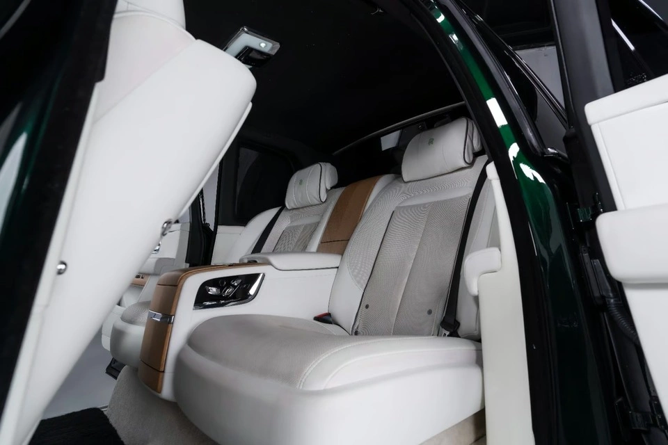 Rent a Rolls Royce Cullinan green, 2020 in Dubai