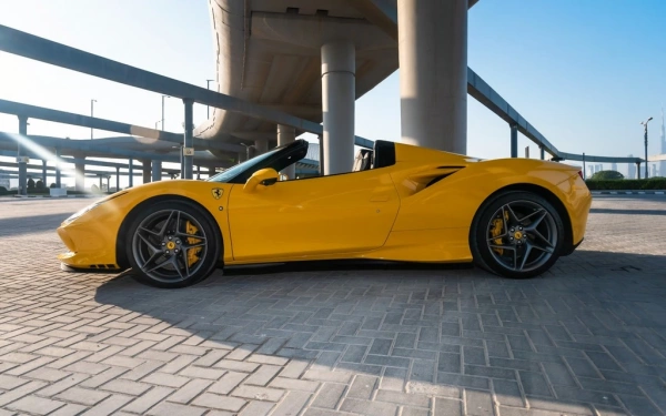Аренда Феррари Ф8-Трибуто желтый, 2022 в Дубае
