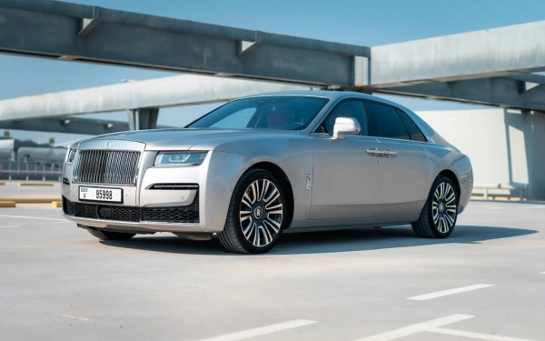 Rent a Rolls Royce Ghost silver-grey, 2022 in Dubai