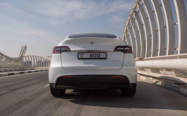 Аренда Тесла Модель-Y белый, 2022 в Дубае